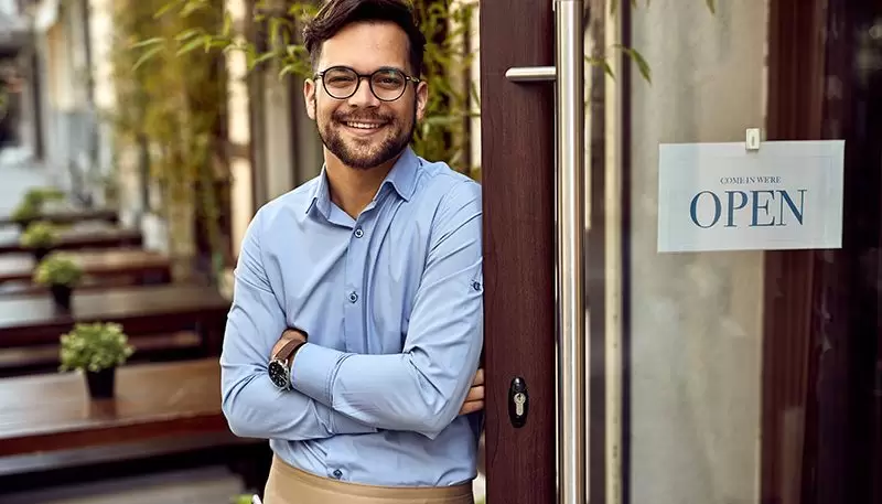 Smarter Payments Plus customer smiling, satisfied with Merchant Cash Advance (MCA) funding solution.